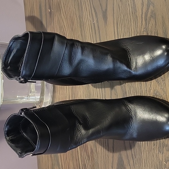 Black boots size 6 - Picture 2 of 3